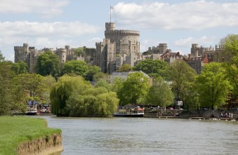 Picture of Windsor Castle just behind the river Thames in Windsor, Berkshire (1)